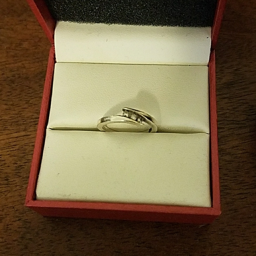 Diamond 3 stone ring
